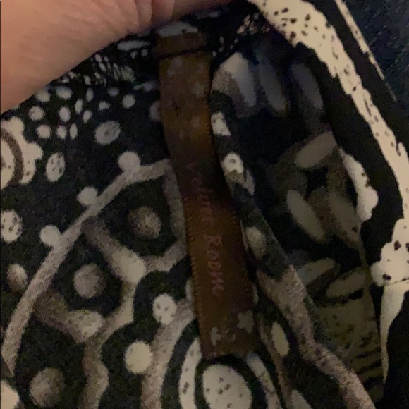 Black and Beige - Patterned Dress - Picture 3 of 4